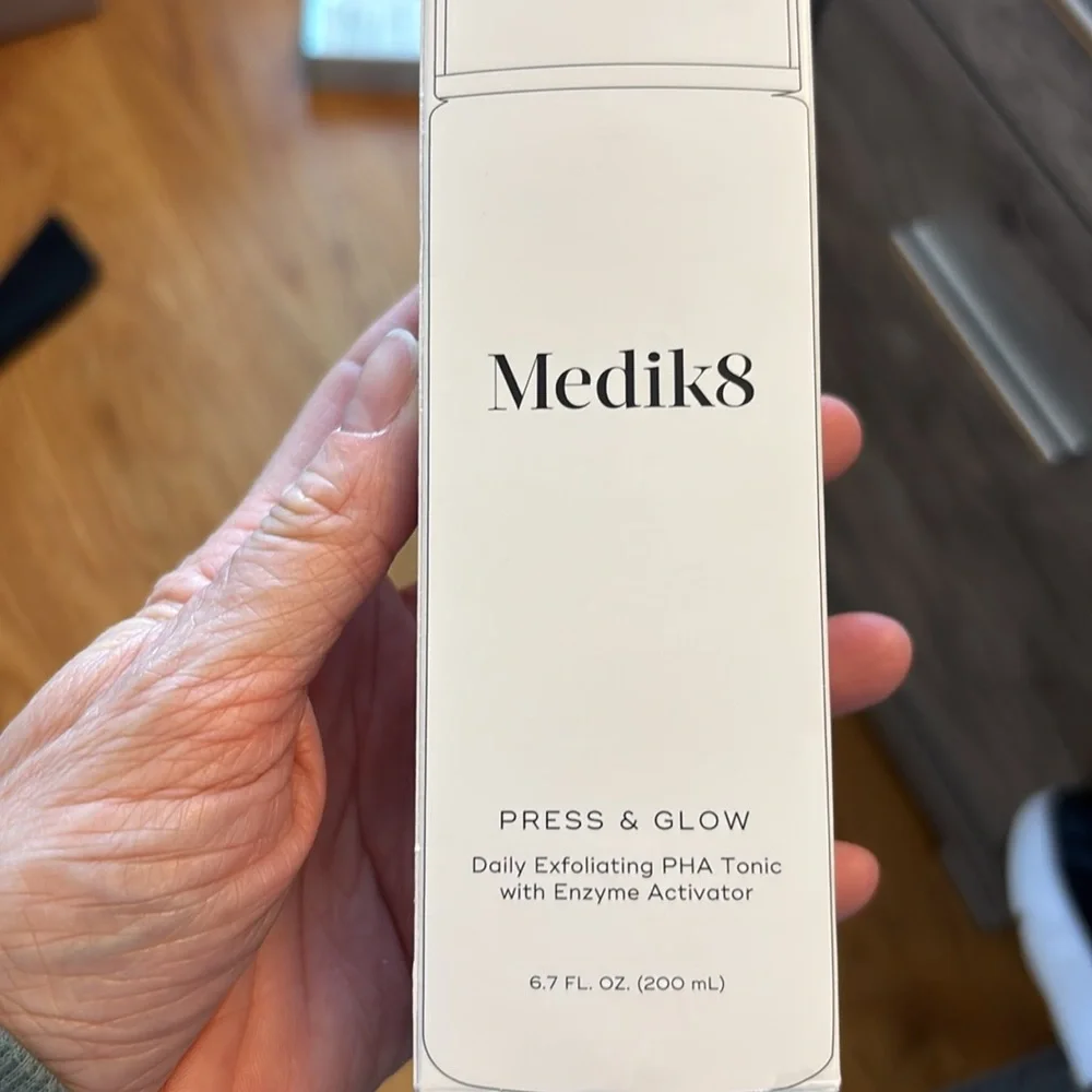Medik8 Press & Glow Daily Exfoliating PHA Tonic with Enzyme Activator
